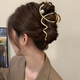 IFOMT Exquisite Wave Pearl Grab Clip, Unique Design Sense, Advanced Hair Clip, Women's 2024 New Hair Accessories